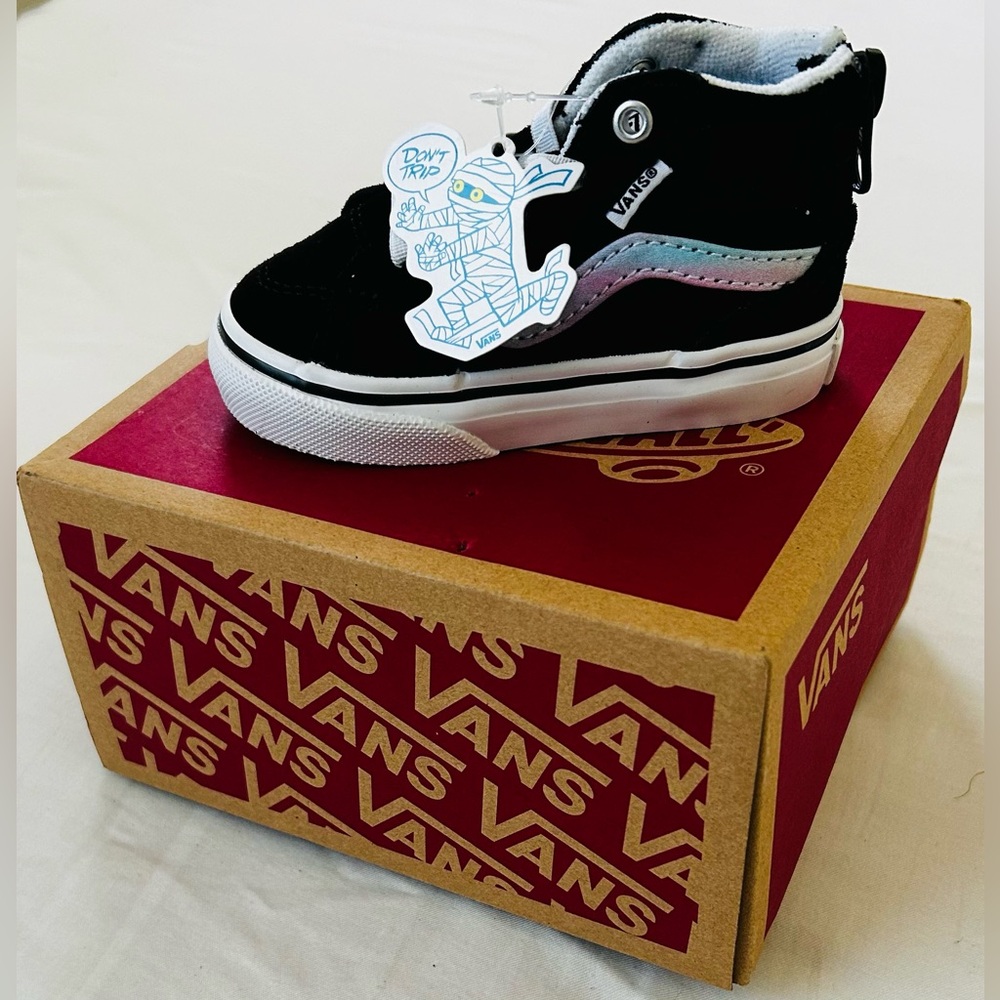 Filmore Hi Zip Sneakers - Black with Iridescent Stripe